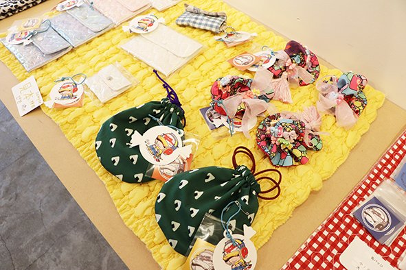 産学連携カーボンカフェ展示販売風景