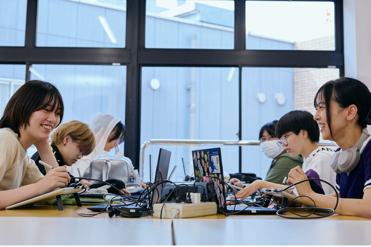 POINT01 最新ツールと手描きを学び「描く」力を伸ばす授業